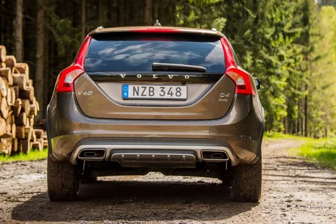 Volvo V60 Cross Country D4 Summum 2015 view 11