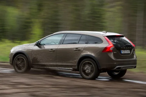 Volvo V60 Cross Country D4 Summum 2015 view 12