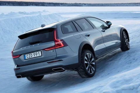 Volvo V60 Cross Country D4 AWD 2019 view 4