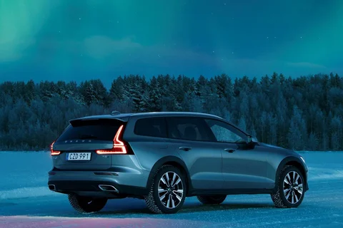 Volvo V60 Cross Country D4 AWD 2019 view 10