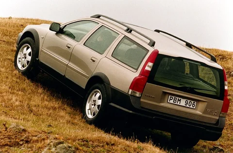 Volvo V70 Cross Country 2.4 T 2000 view 4
