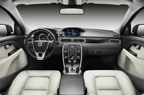 Volvo V70 D5 R-Design 2012 view 2