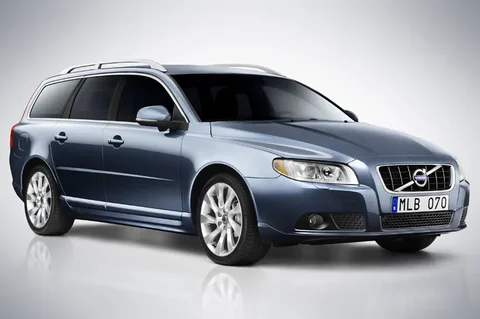 Volvo V70 D5 R-Design 2012 view 3