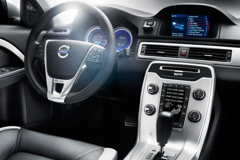 Volvo V70 D5 R-Design 2012 view 7