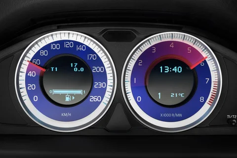 Volvo V70 D5 R-Design 2012 view 9