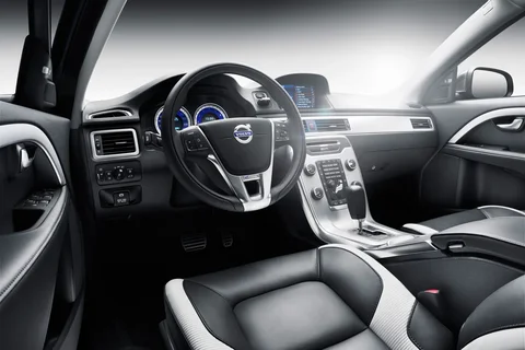 Volvo V70 D5 R-Design 2012 view 10