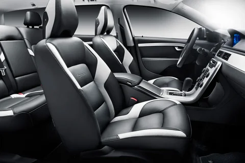 Volvo V70 D5 R-Design 2012 view 11