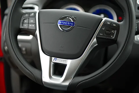 Volvo V70 D5 R-Design 2012 view 12