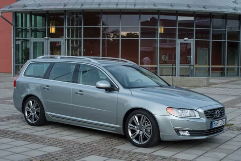 Volvo V70 T5 Summum 2013 view 2