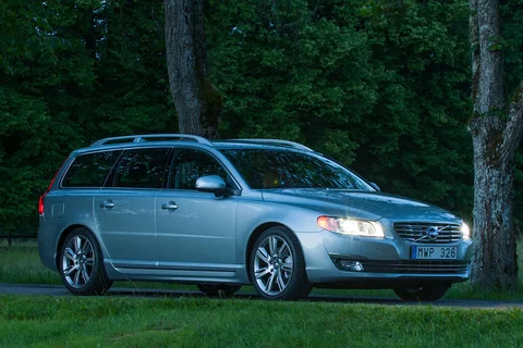 Volvo V70 T5 Summum 2013 view 11