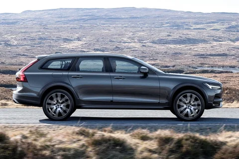 Volvo V90 Cross Country D5 AWD 2017 view 2