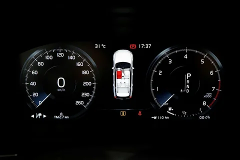 Volvo V90 Cross Country D5 AWD 2017 view 3