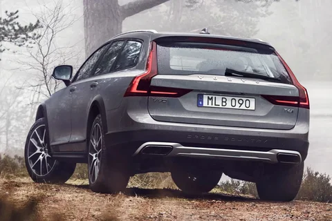 Volvo V90 Cross Country D5 AWD 2017 view 4