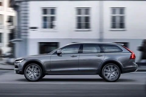 Volvo V90 Cross Country D5 AWD 2017 view 8