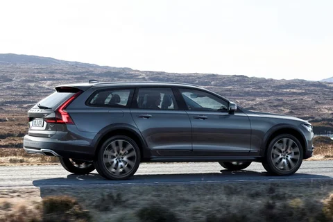 Volvo V90 Cross Country D5 AWD 2017 view 9