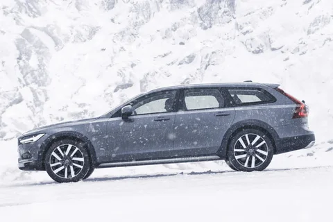 Volvo V90 Cross Country B6 AWD Pro 2020 view 4