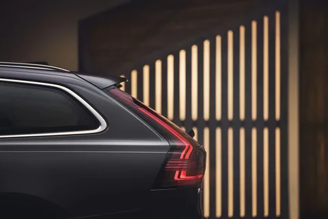 Volvo V90 B4 Plus 2022 view 5
