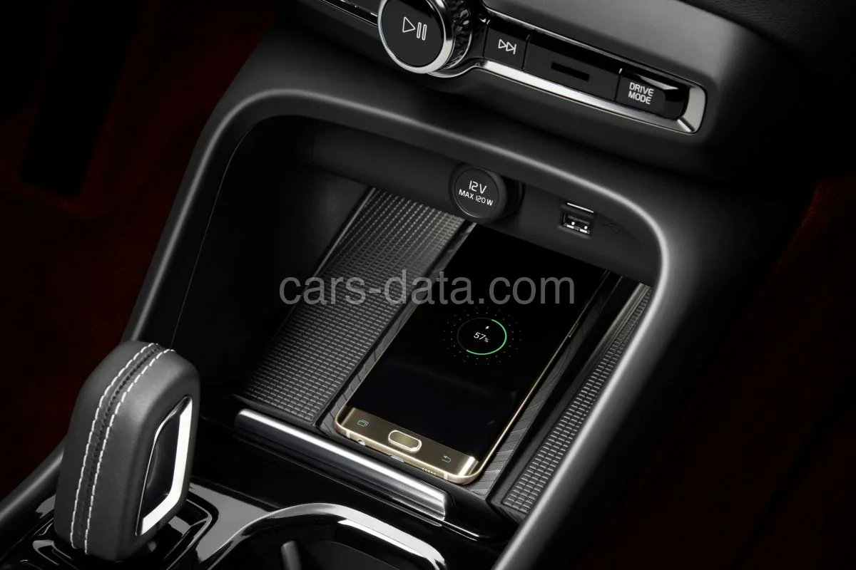 Volvo XC40 T4 R-Design 2018 front view