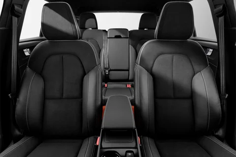 Volvo XC40 B3 Momentum 2021 view 3