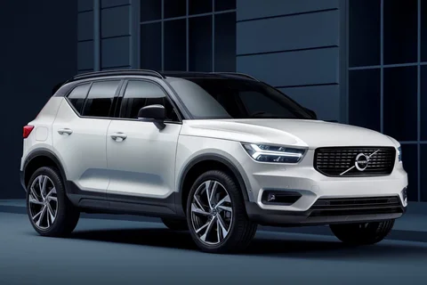 Volvo XC40 B3 Momentum 2021 view 6