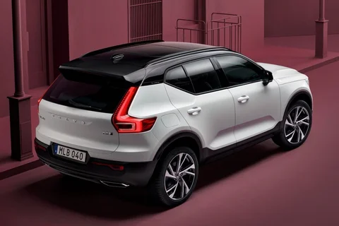Volvo XC40 B3 Momentum 2021 view 10