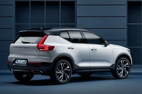 Volvo XC40 B3 Momentum 2021 view 12
