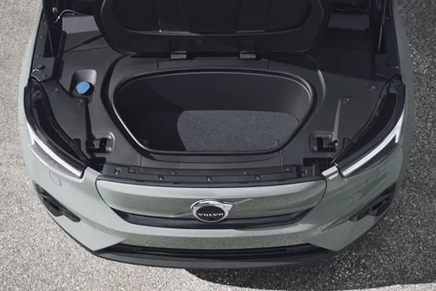 Volvo XC40 Recharge Extended Range Plus 2023 view 4