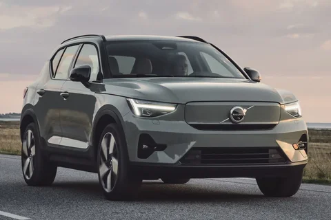 Volvo XC40 Recharge Extended Range Plus 2023 view 5