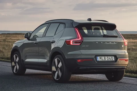 Volvo XC40 Recharge Extended Range Plus 2023 view 6