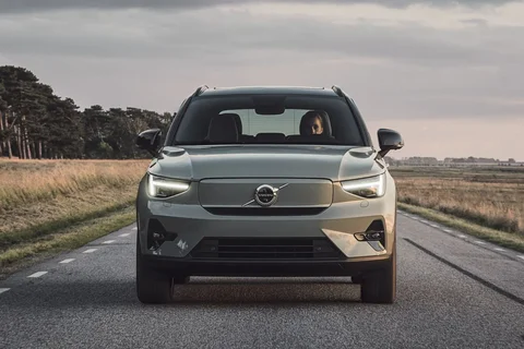 Volvo XC40 Recharge Extended Range Plus 2023 view 7