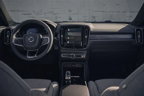 Volvo XC40 Recharge Extended Range Plus 2023 view 8