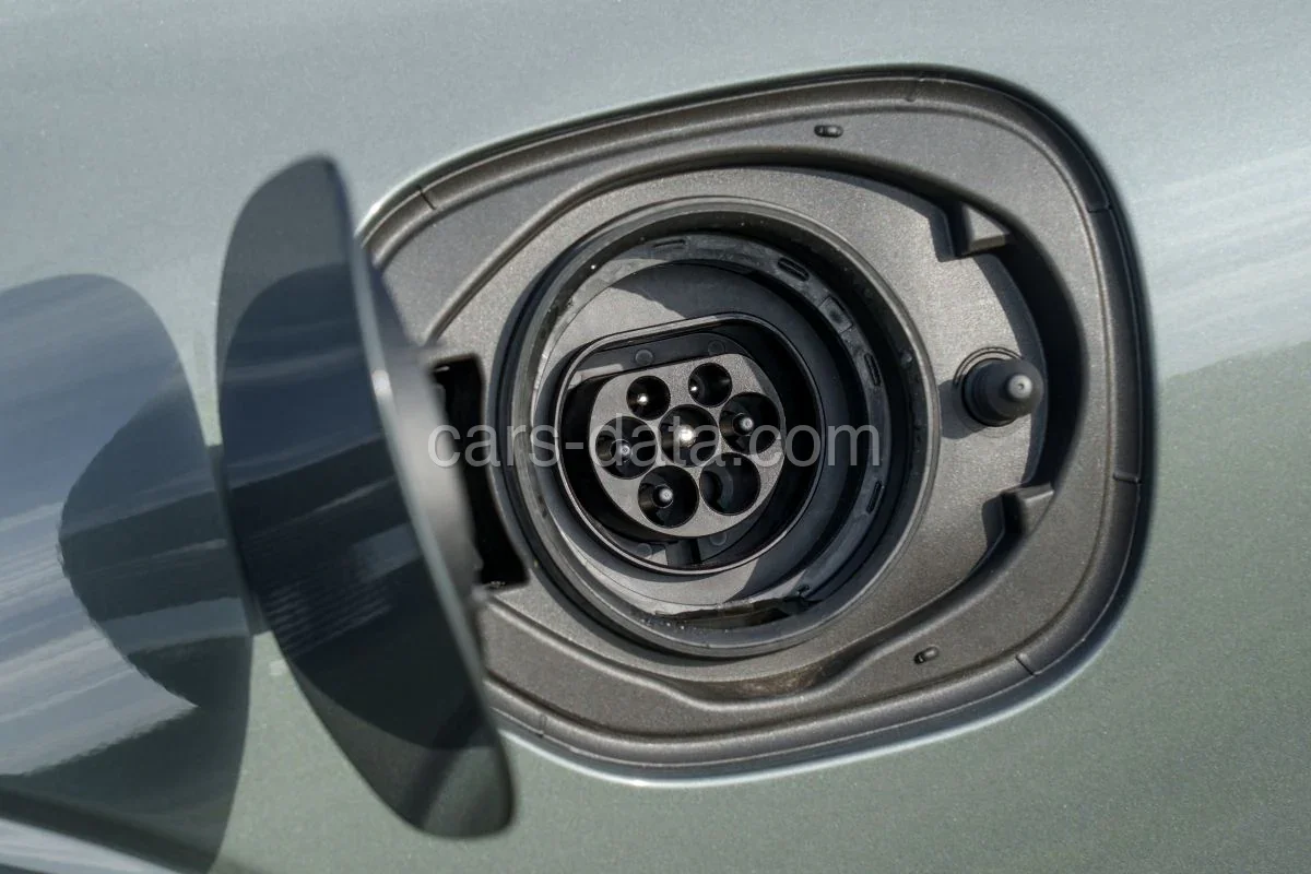 Volvo XC60 T8 Polestar Engineered 2025 front view
