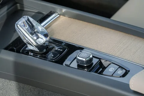 Volvo XC60 T8 Polestar Engineered 2025 view 2