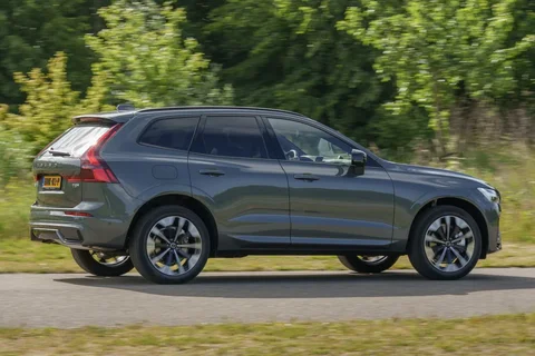 Volvo XC60 T8 Polestar Engineered 2025 view 3