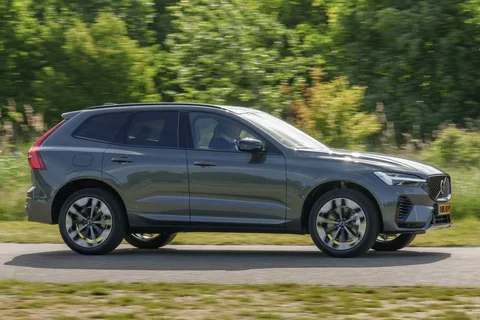 Volvo XC60 T8 Polestar Engineered 2025 view 4