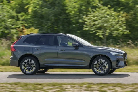 Volvo XC60 T8 Polestar Engineered 2025 view 5