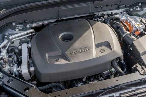 Volvo XC60 T8 Polestar Engineered 2025 view 6