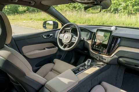 Volvo XC60 T8 Polestar Engineered 2025 view 8