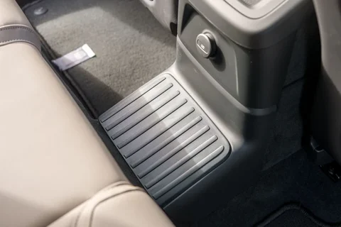 Volvo XC60 T8 Polestar Engineered 2025 view 9