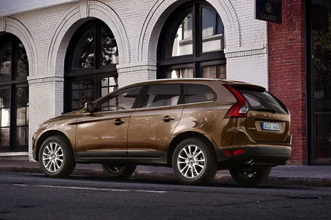 Volvo XC60 D3 Summum 2010 view 3