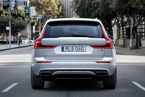 Volvo XC60 B5 R-Design 2019 view 5