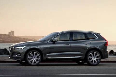 Volvo XC60 B5 R-Design 2019 view 6