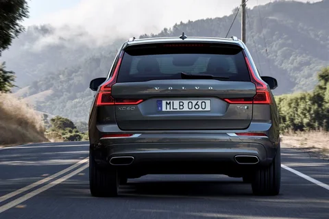 Volvo XC60 B5 R-Design 2019 view 8