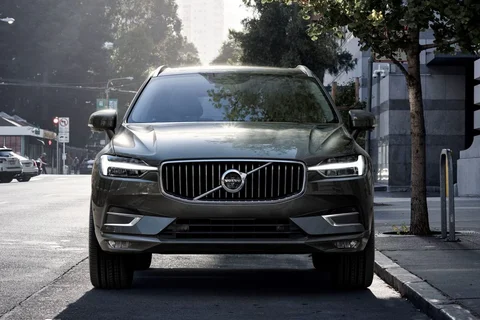 Volvo XC60 B5 R-Design 2019 view 10