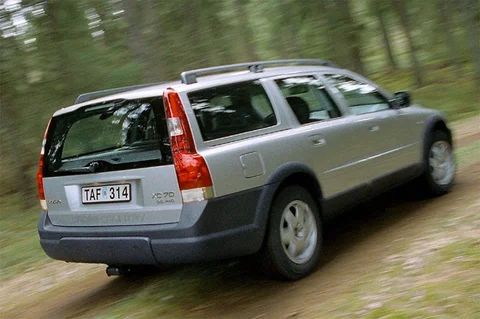 Volvo XC70 2.4 D5 AWD 2004 view 3
