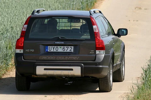 Volvo XC70 2.4 D5 AWD 2005 view 3