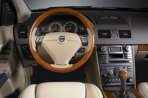 Volvo XC90 D3 Momentum 2010 view 7