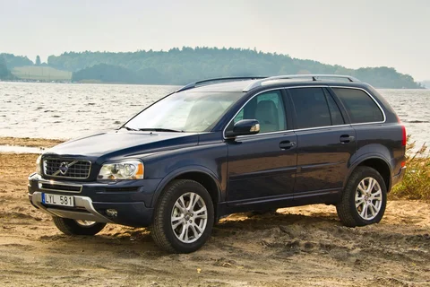 Volvo XC90 3.2 Momentum 2011 view 3