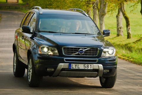 Volvo XC90 3.2 Momentum 2011 view 5