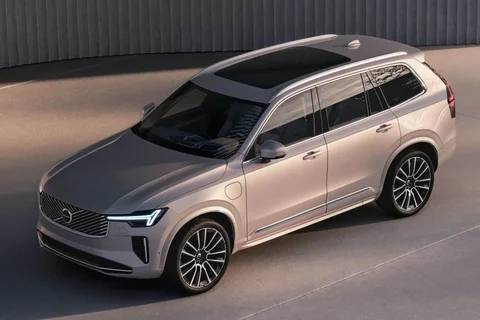 Volvo XC90 T8 Plug-in Hybrid AWD Plus 2024 view 2